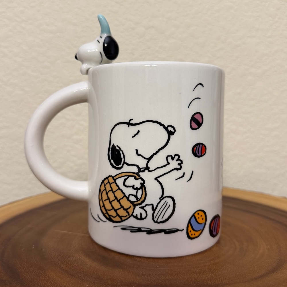 NWOT- White 3D Peanuts Snoopy Throwing Easter Eggs Ceramic Mug Coffee Cup 21 Oz